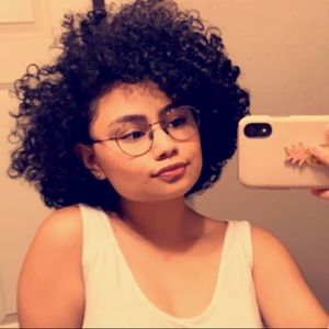 Meet your Posher, Mirella